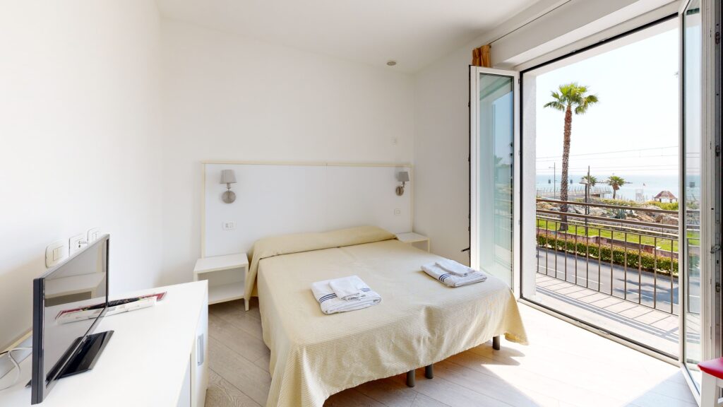 HOTEL-CASA-MARINA-LOANO-SV-Bedroom(14)