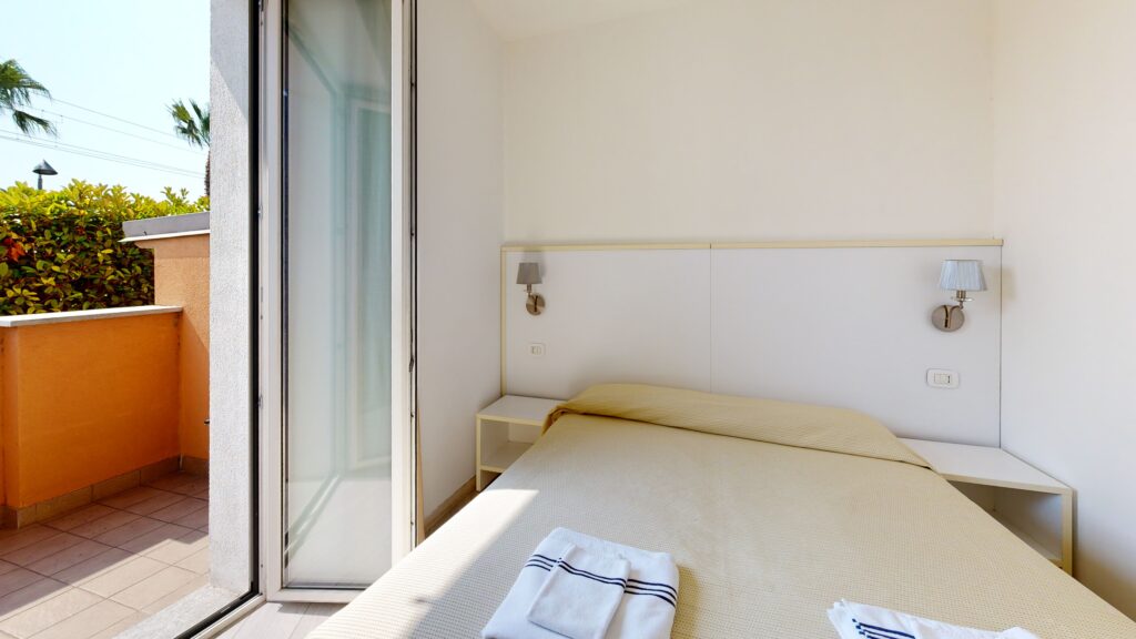 HOTEL-CASA-MARINA-LOANO-SV-Bedroom(17)