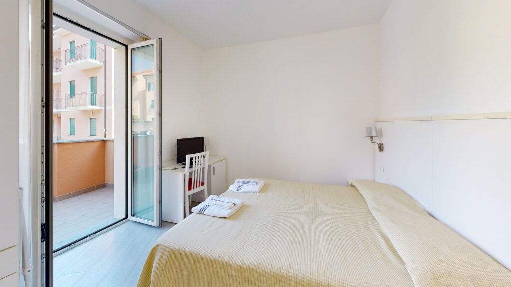 HOTEL-CASA-MARINA-LOANO-SV-Bedroom(18)