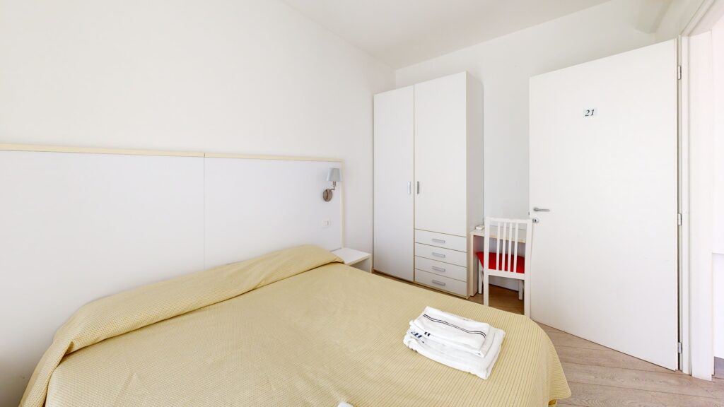 HOTEL-CASA-MARINA-LOANO-SV-Bedroom(24)