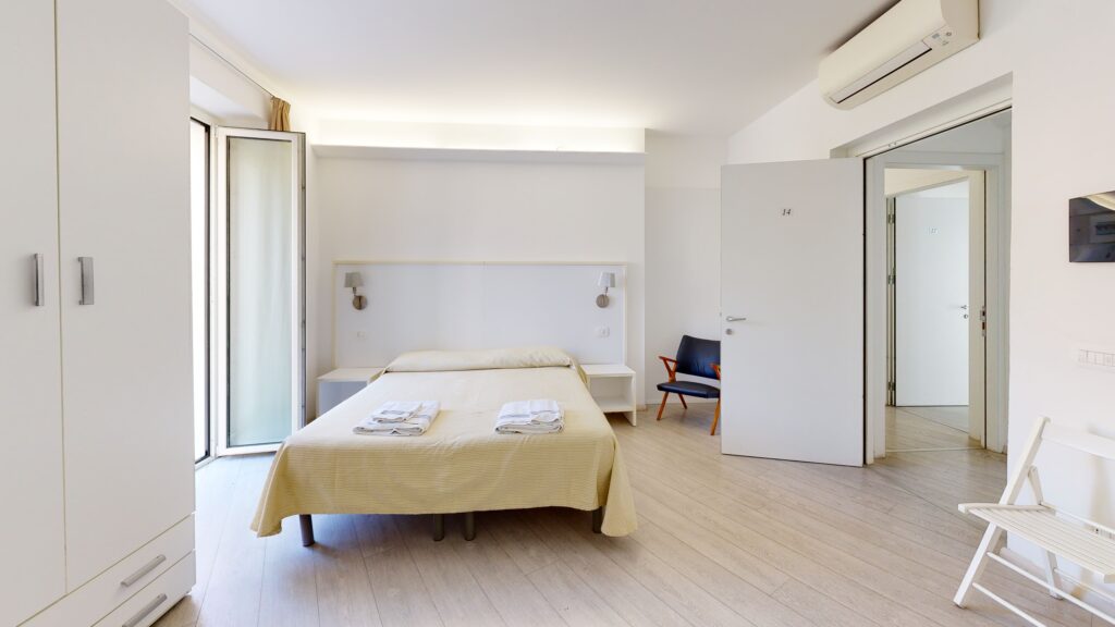 HOTEL-CASA-MARINA-LOANO-SV-Bedroom(4)