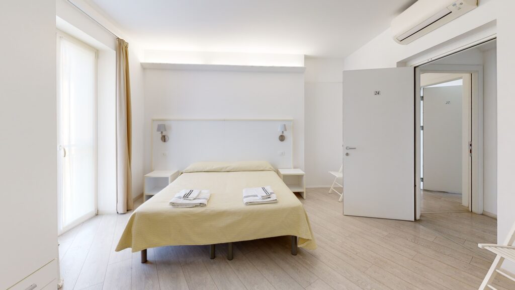 HOTEL-CASA-MARINA-LOANO-SV-Bedroom(6)