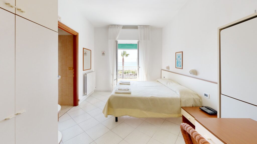 HOTEL-CASA-MARINA-LOANO-SV-Bedroom(7)