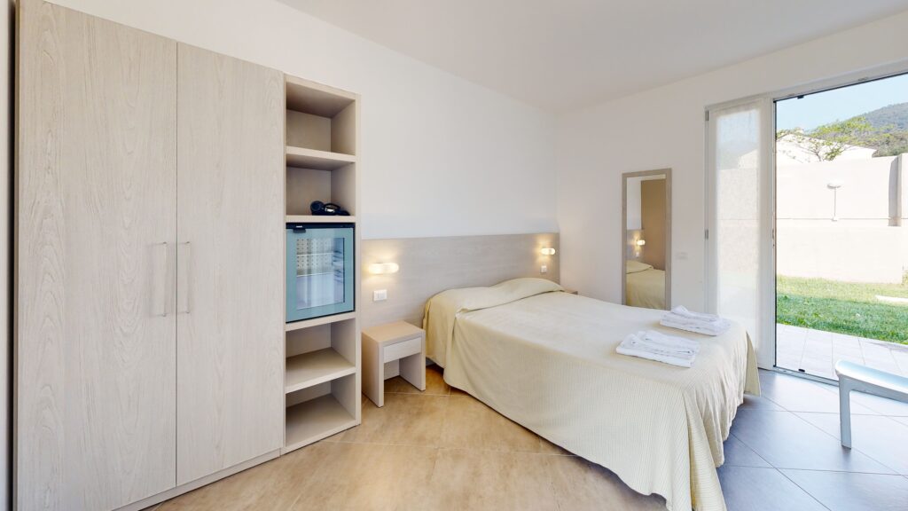 HOTEL-CASA-MARINA-LOANO-SV-Bedroom(9)